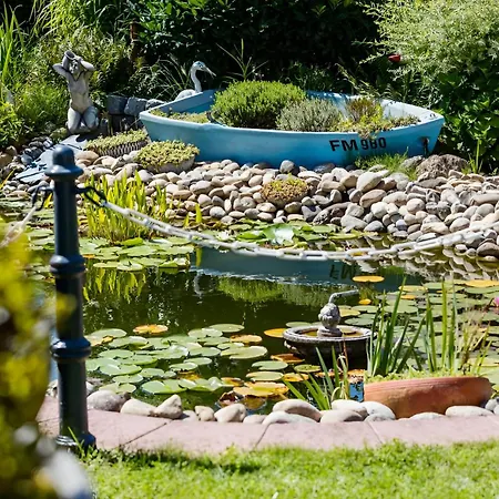 بيت ضيافة Gasper Business & Garden