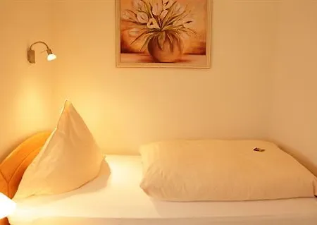بيت ضيافة Gasper Business & Garden 3*